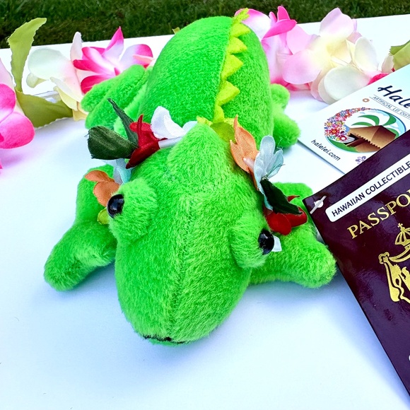 Adopt an Island Chameleon - Akela - Picture 2 of 4